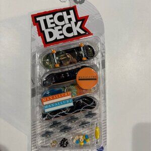 Tech Deck, Ultra DLX Fingerboard 4-Pack, Maxallure Skateboards